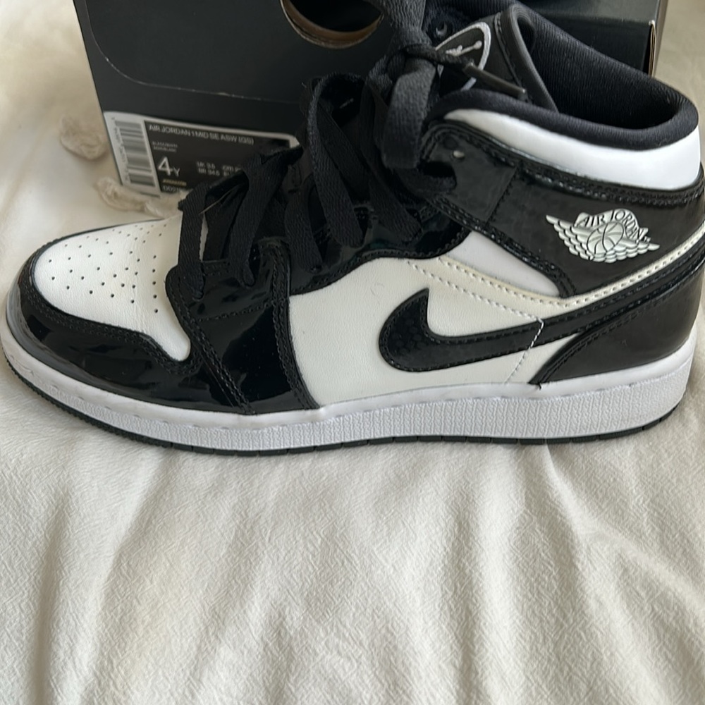 Air Jordan 1 mid SE ASW.  Never worn size 4 yth / women size 6 StockX certified
